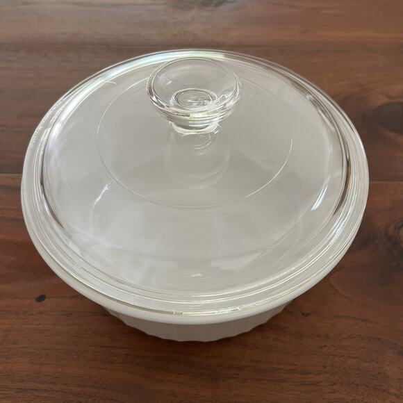 Corning Ware French White F-5-B 1.6 Liter Round Casserole Dish w/Glass Lid - Picture 2 of 9